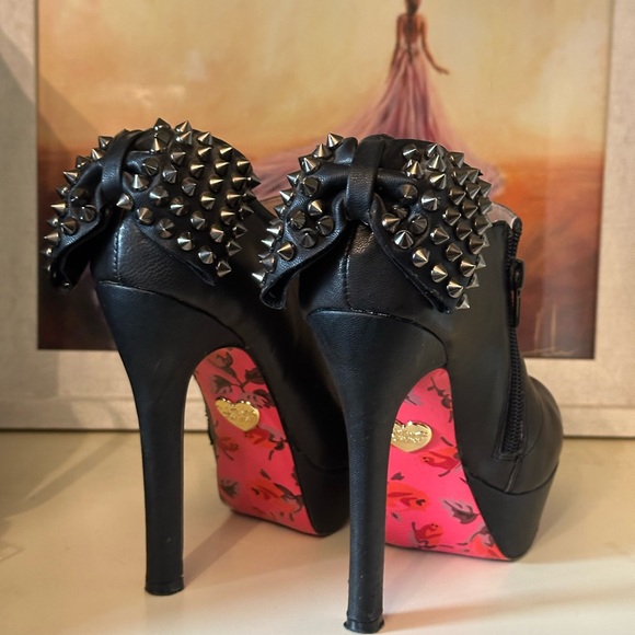 Betsey Johnson Black Studded Heels - Picture 5 of 10